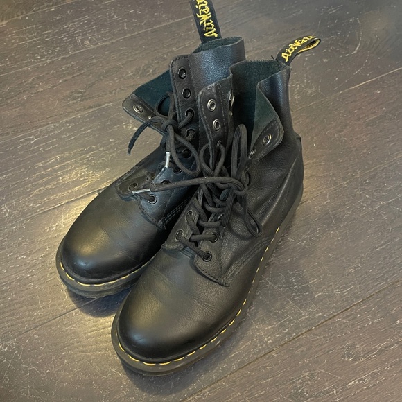 Dr Martens Pascal Boots Shoes Womens US 8 Black Leather 8-eye classic - Picture 1 of 9